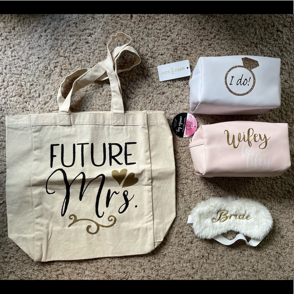 BRIDE/FUTURE MRS BAGS AND SLEEP MASK